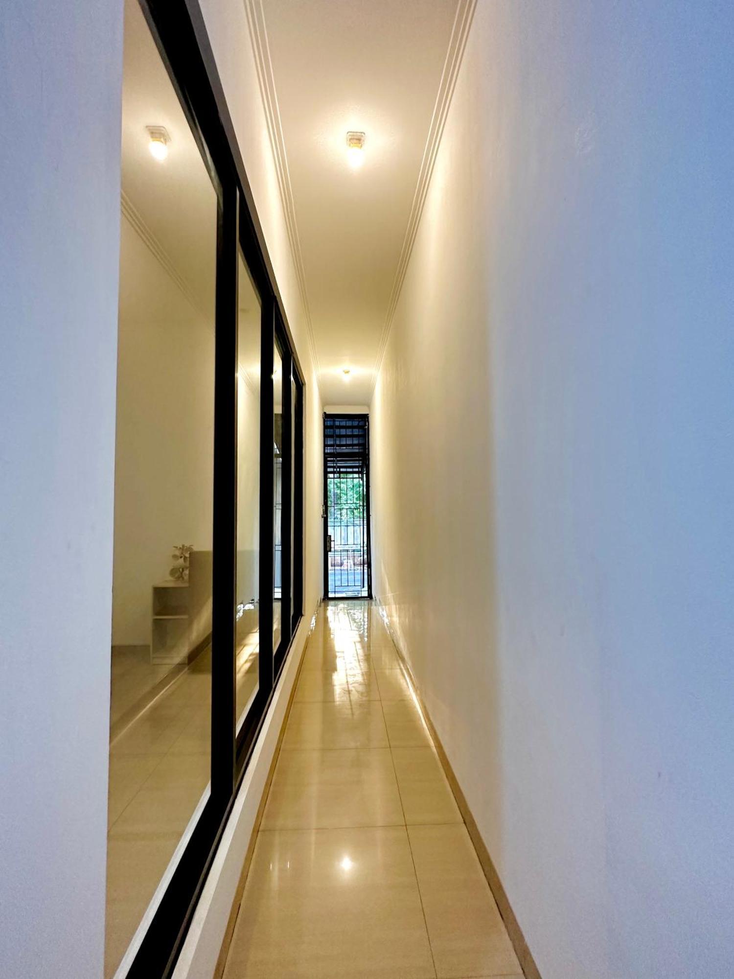 4-Bedroom Home In South Jakarta Nuansa Swadarma Residence By Le Ciel Hospitality 外观 照片