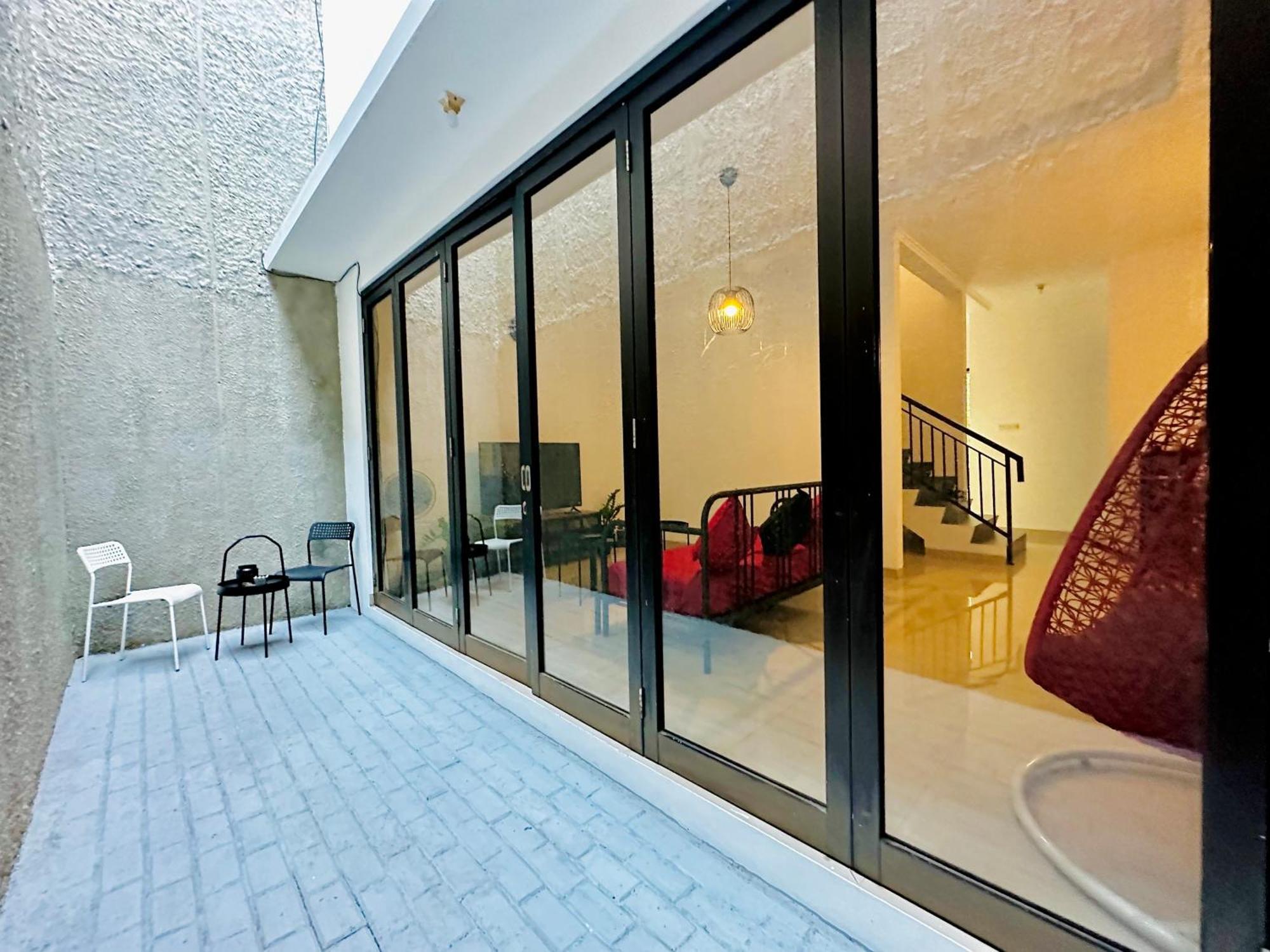 4-Bedroom Home In South Jakarta Nuansa Swadarma Residence By Le Ciel Hospitality 外观 照片