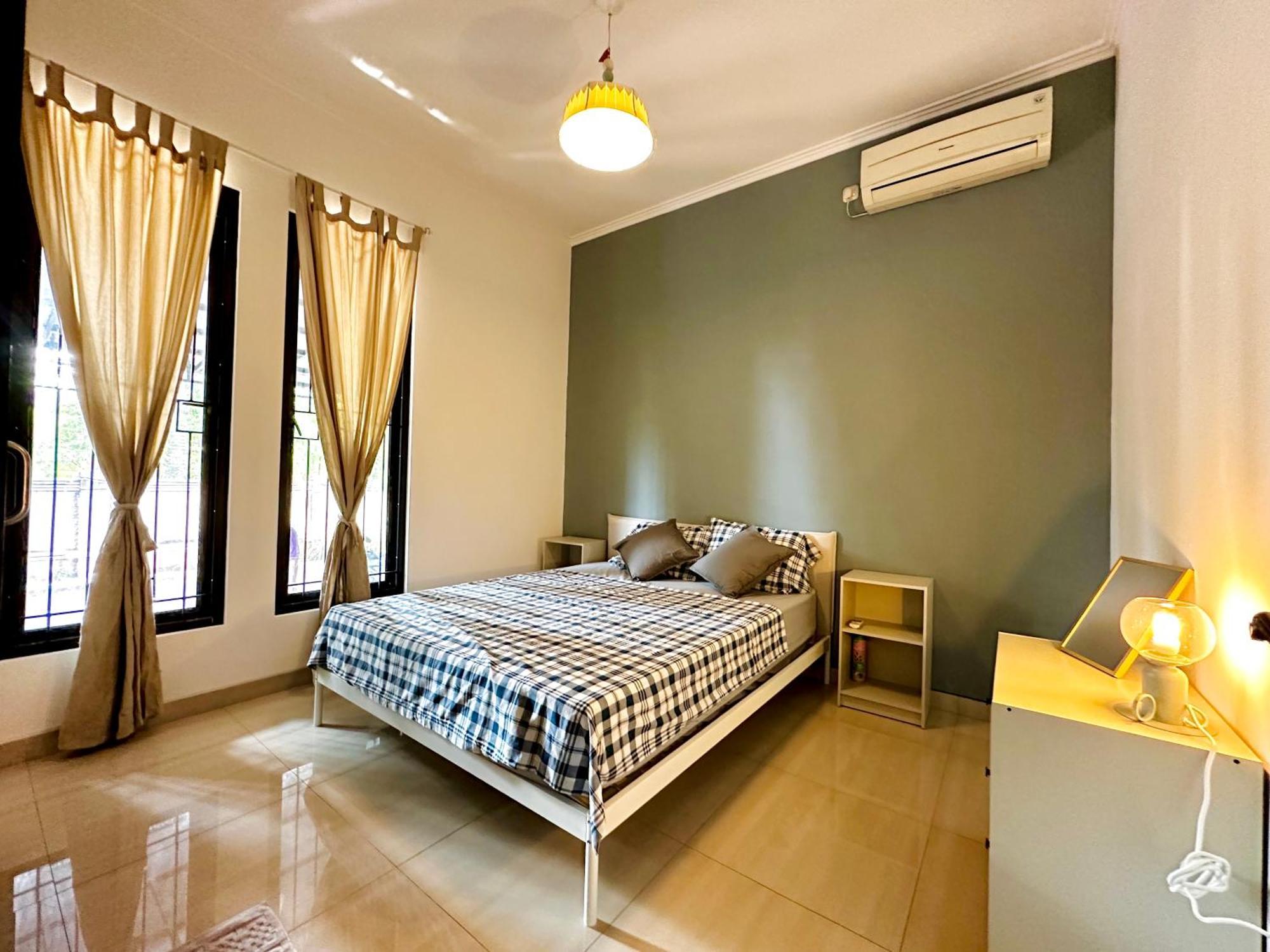 4-Bedroom Home In South Jakarta Nuansa Swadarma Residence By Le Ciel Hospitality 外观 照片