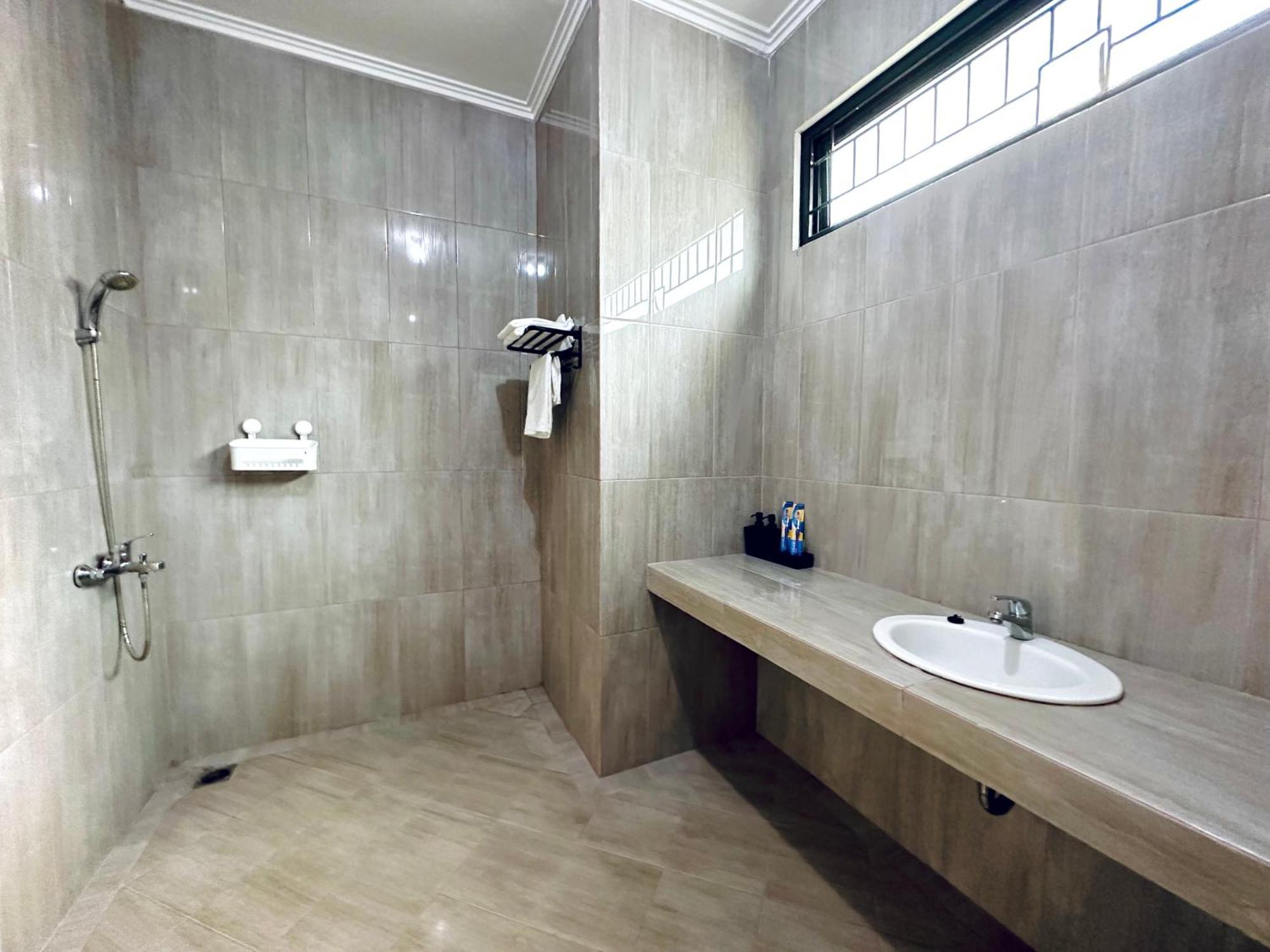 4-Bedroom Home In South Jakarta Nuansa Swadarma Residence By Le Ciel Hospitality 客房 照片