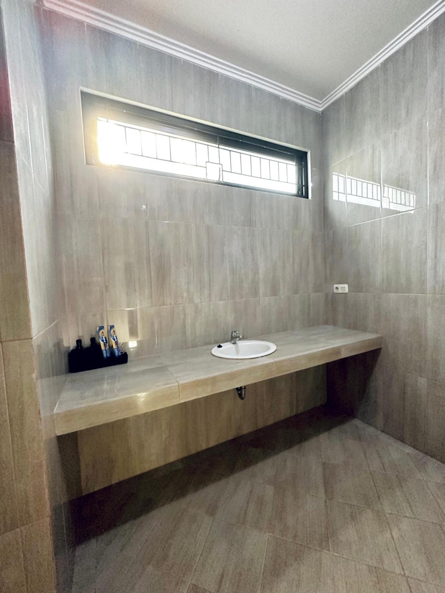 4-Bedroom Home In South Jakarta Nuansa Swadarma Residence By Le Ciel Hospitality 客房 照片